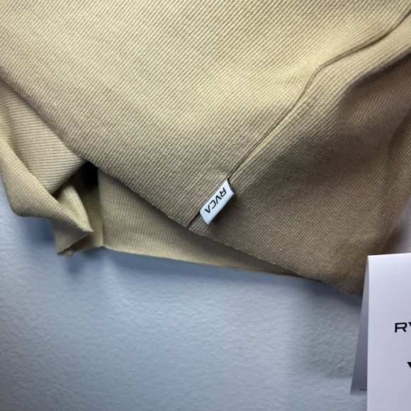 RVCA Women’s Haru Slide Graphic Tank Top Tan Ribbed Stretch Cropped NEW Sz Large - Picture 10 of 13